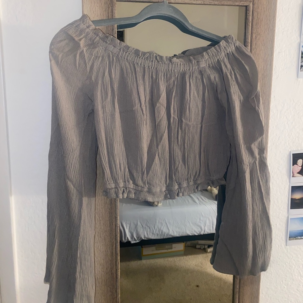 Medium cropped green long sleeve